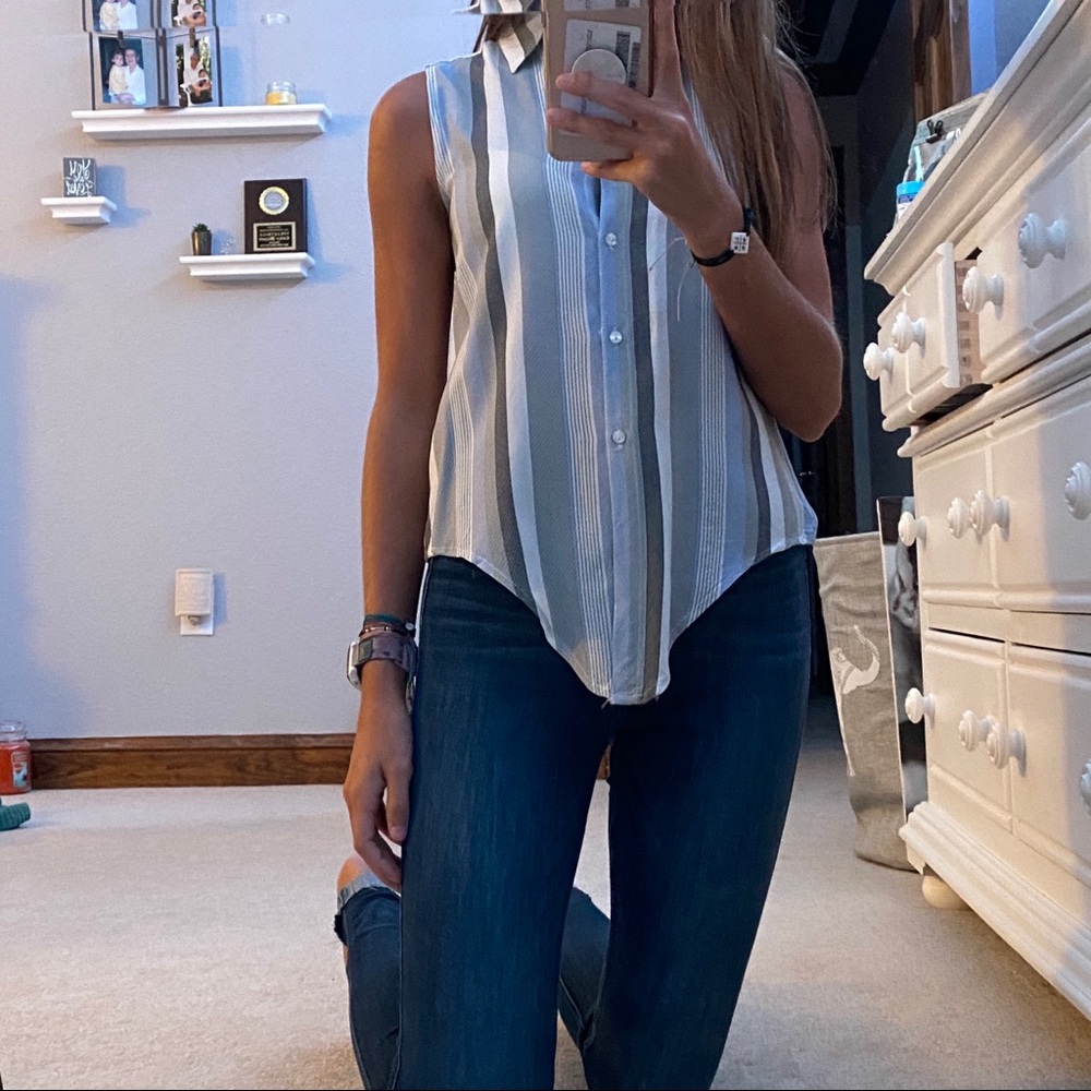Button up - Picture 2 of 2